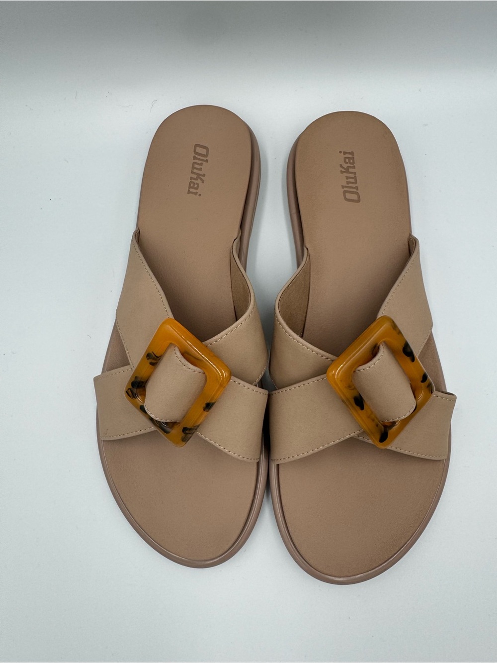 OluKai L'ai Sandals, Women's size 9, Beige Slide Sandals Tortoiseshell buckle